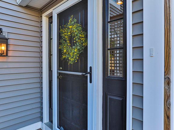 2nd image of 6 Aspen Road UNIT 6