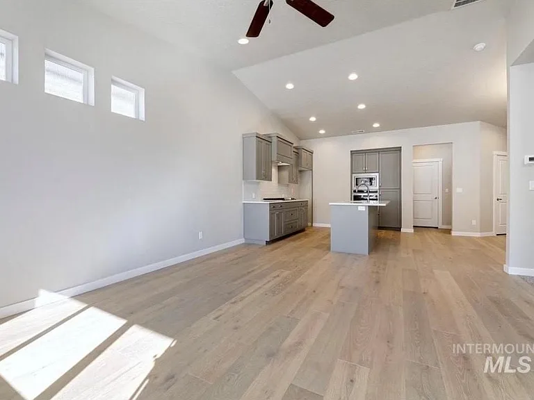 2255 E Mendota Dr — Photo 5
