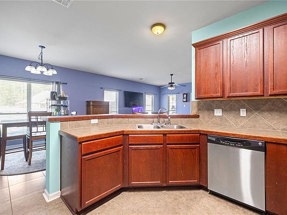 5th image of 433 Oak Branch Dr