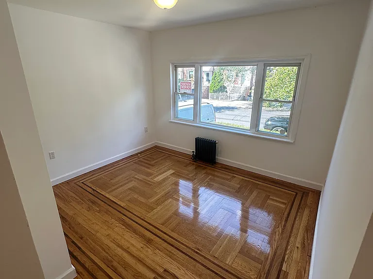 1946 Paulding Ave #1 — Photo 2