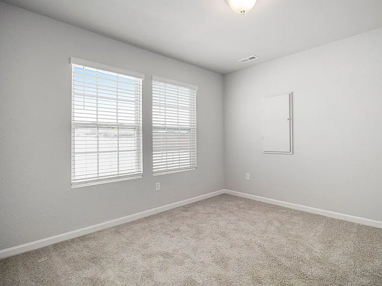 1221 Baker St — Photo 9
