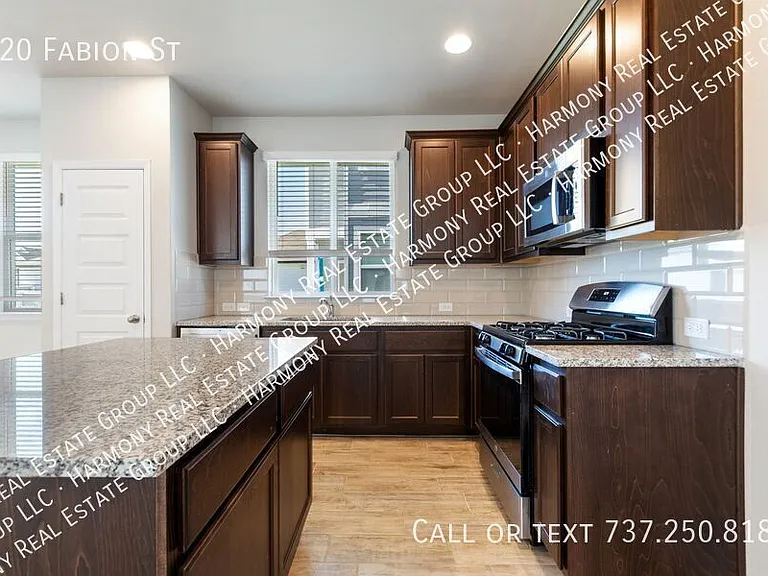 220 Fabion St — Photo 10