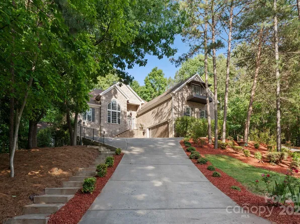 171 Secretariat Dr, Mooresville, NC 28117