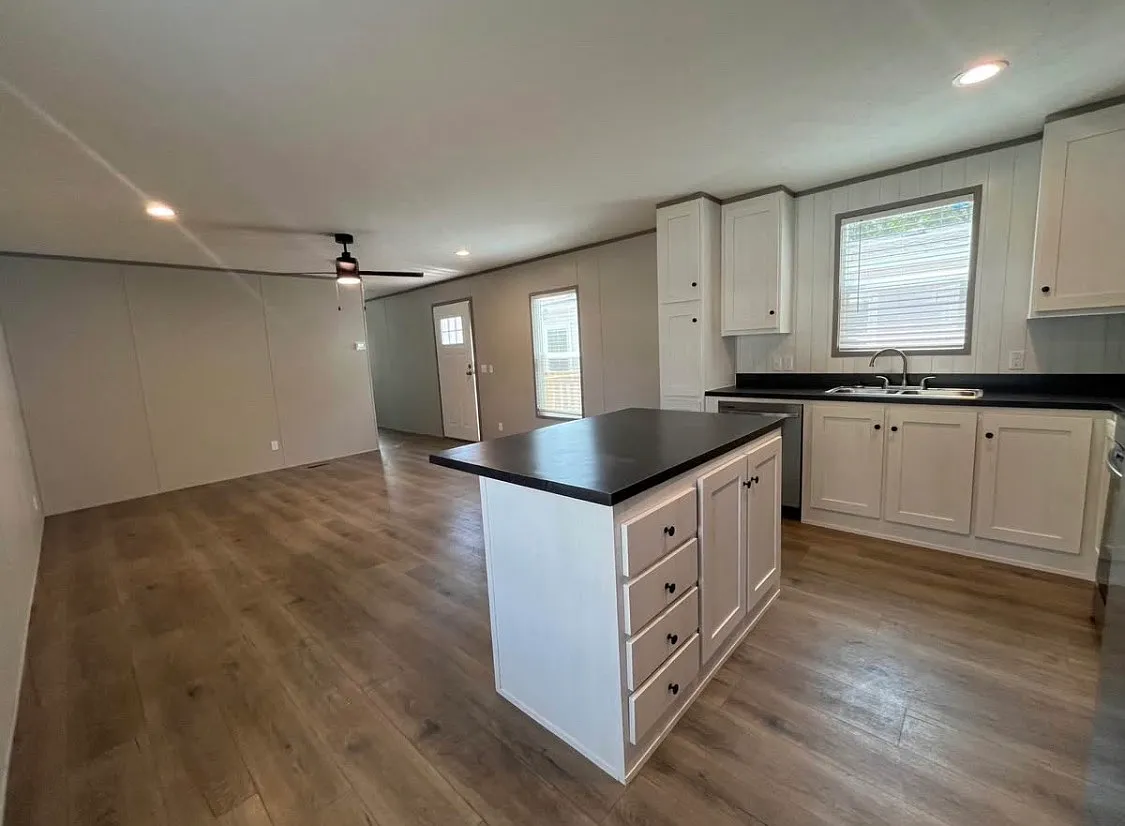 3 bed, 1216 sqft, $1,185 — Photo 3