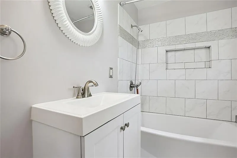 3 bed, 2000 sqft, $2,200 — Photo 4