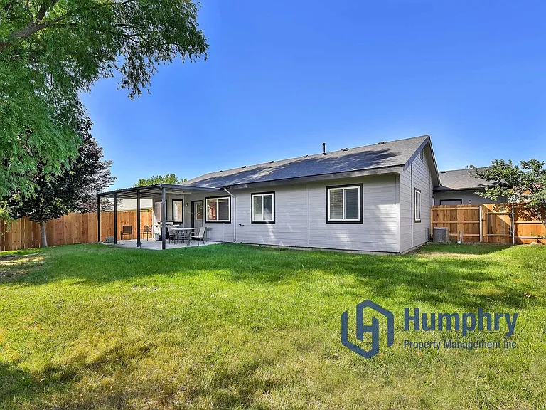 157 W Rockford St — Photo 33