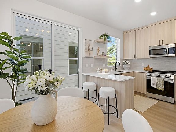 5th image of 7057 SE 60th Ave #7057