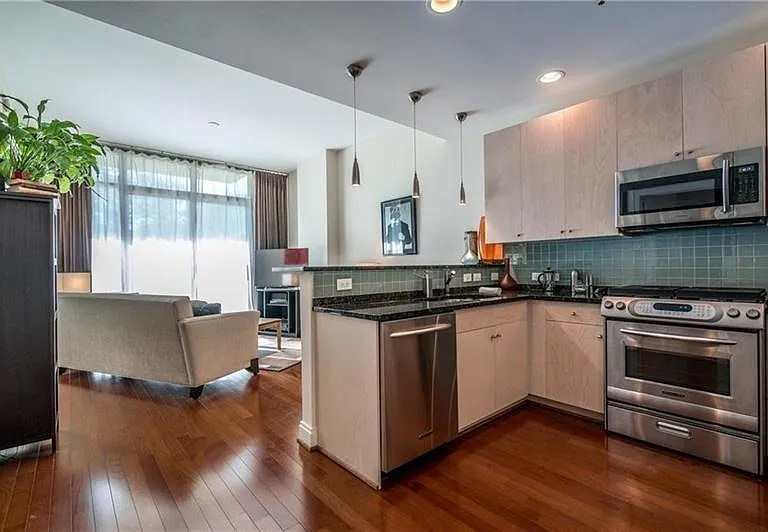 905 Juniper St NE #401 — Photo 4