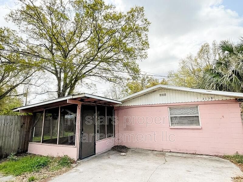 1st image of 3138 Oaklawn Ave #1/2