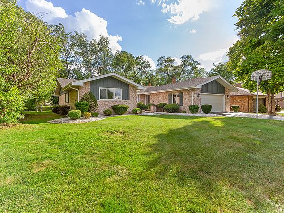 2nd image of 3227 Knollwood Ln
