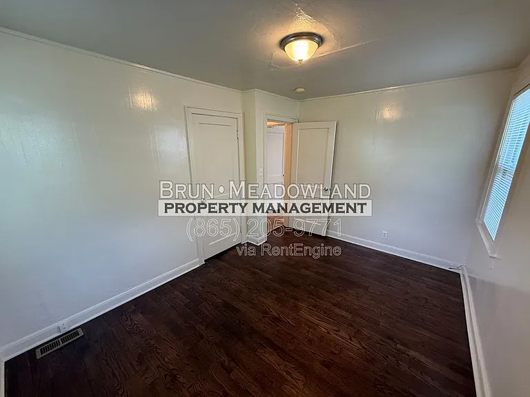 2620 Woodbine Ave — Photo 17