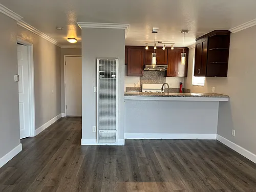 1043 Temple Ave #8 Photo 1