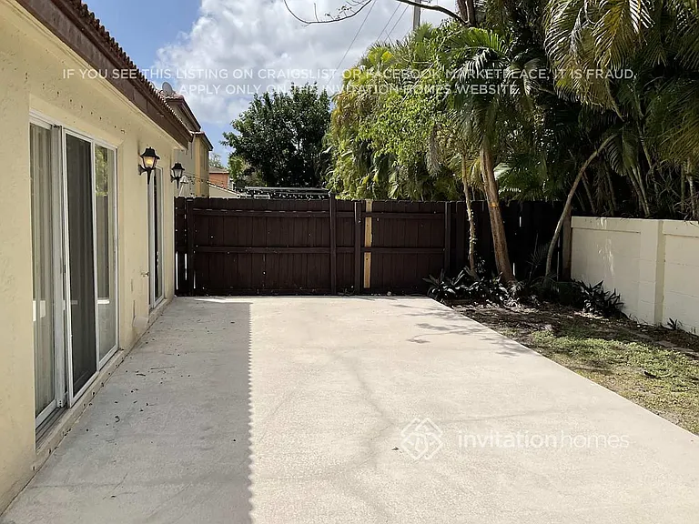119 NW 44th Ter — Photo 17