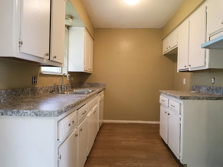 12539 E 20th Pl — Photo 5