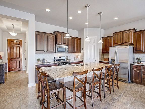 4th image of 612 E Baylee Love Ln
