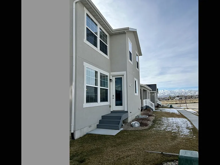 932 W 2840 N — Photo 18