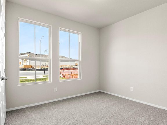 5th image of 1040 Cornelian Dr