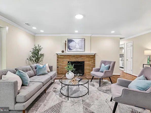 18328 Sharon Rd, Triangle, VA 22172