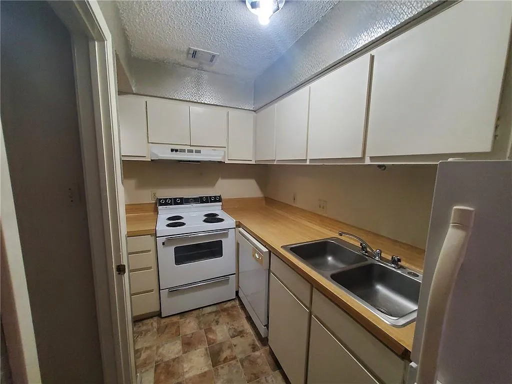 1 bed, 1.0 bath, 397 sqft, $950 — Photo 3