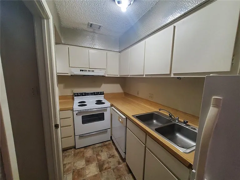 3000 Guadalupe St #305 — Photo 3
