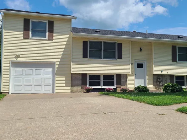 304 N Page St, Monona, IA 52159