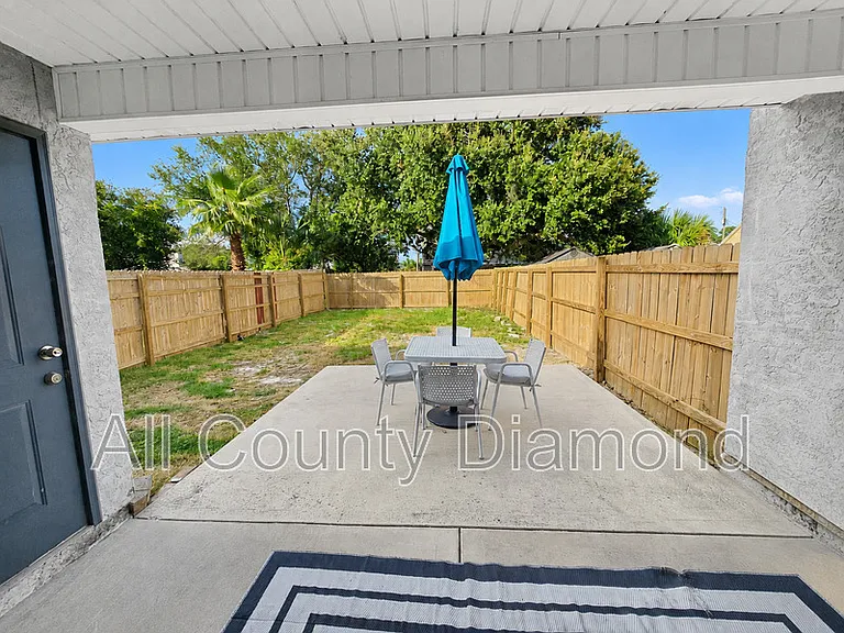 5726 Beach Dr — Photo 8