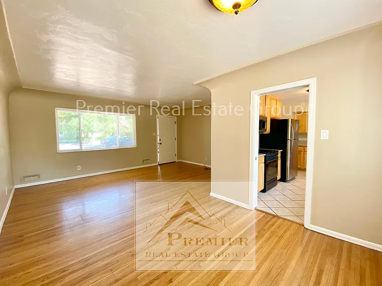 325 W Ramona Ave — Photo 5