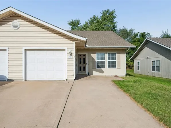 729 Meadow Ln APT B, Peculiar, MO 64078