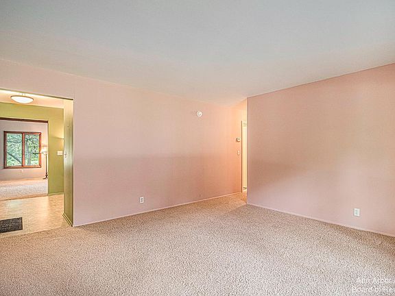 4th image of 454 Evergreen Dr