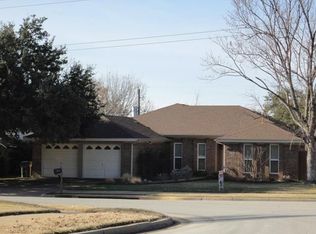 2053 Parkridge Dr, Hurst, TX 76054