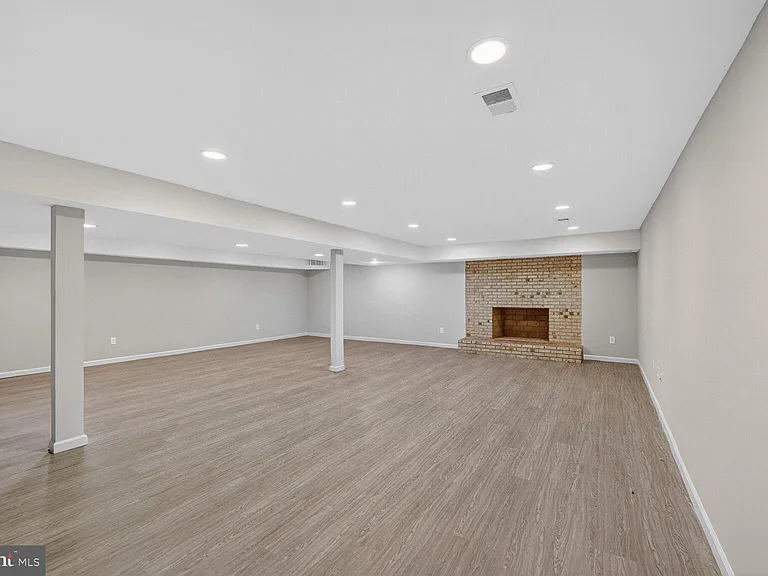 21733 Oatlands Rd — Photo 33