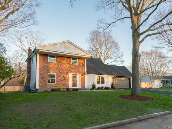 7 Howard Drive, Coram, NY 11727