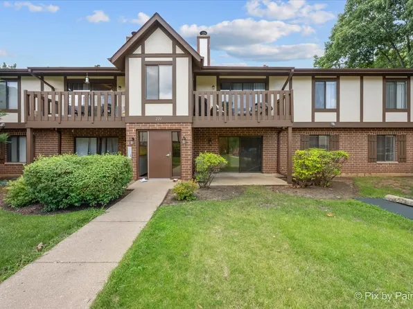 221 Uteg St APT C, Crystal Lake, IL 60014