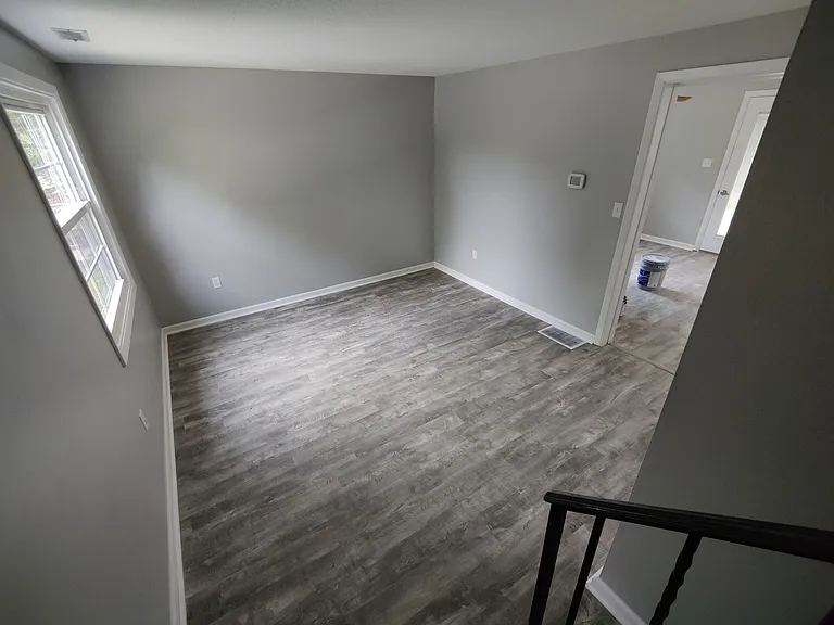 1468 Parkview Dr — Photo 3