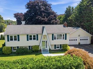 9 Therese St, Narragansett, RI 02882