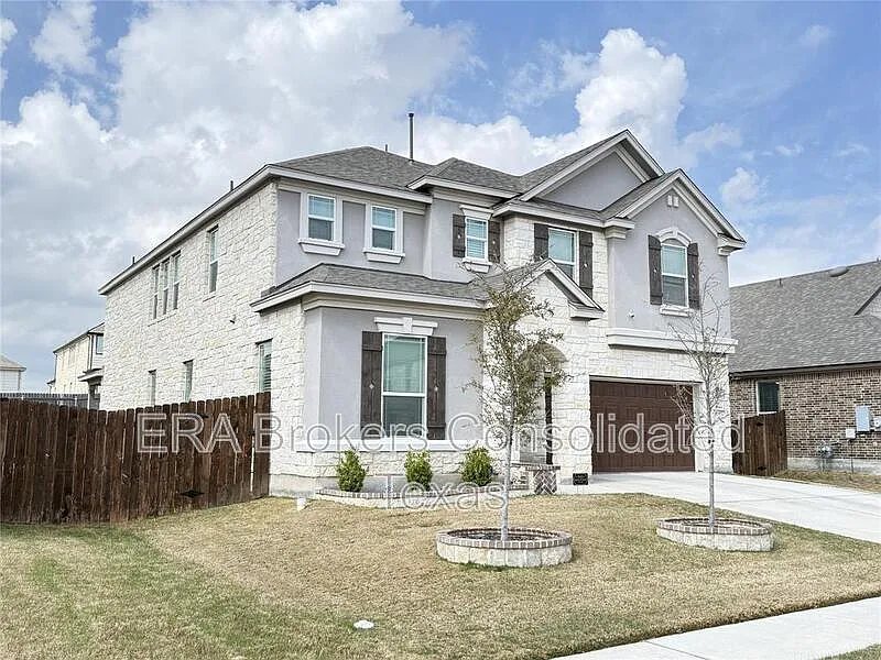 5 bed, 3.0 bath, 3746 sqft, $2,795 — Photo 2