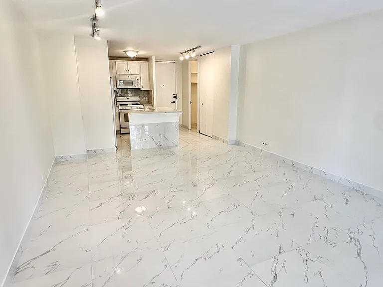1960 N Lincoln Park W #302 — Photo 16