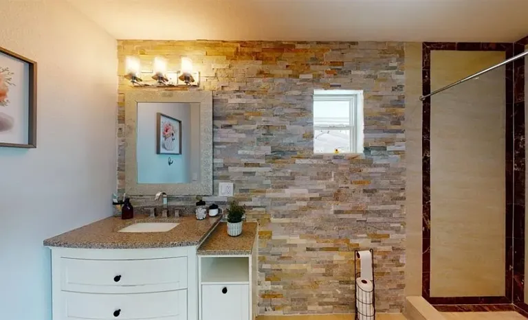 2558 Rosery Rd E — Photo 21
