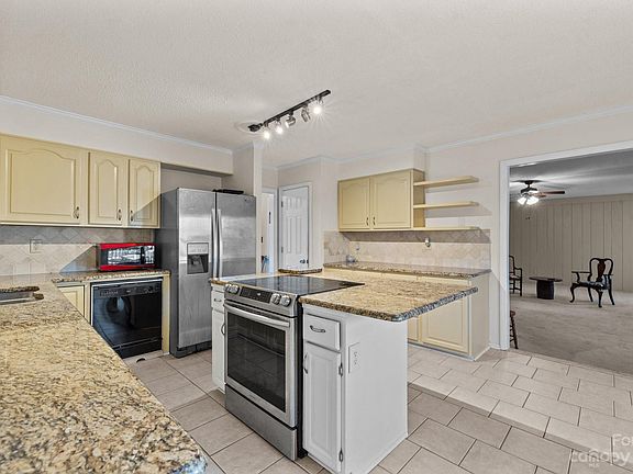 4th image of 4408 Beechaven Dr
