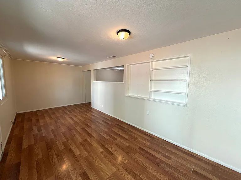 523 D St — Photo 4