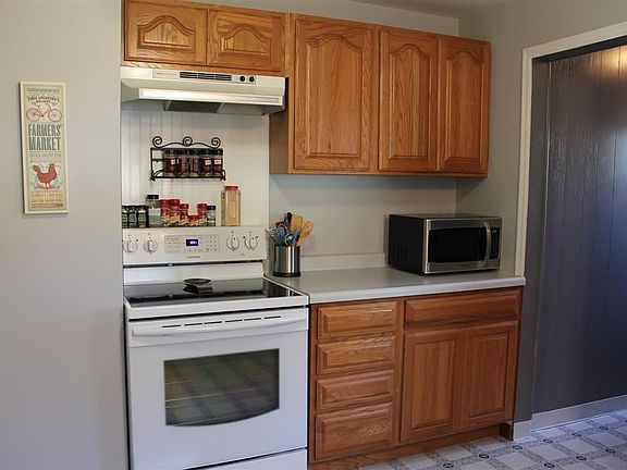 4th image of 924 N 9th Ave