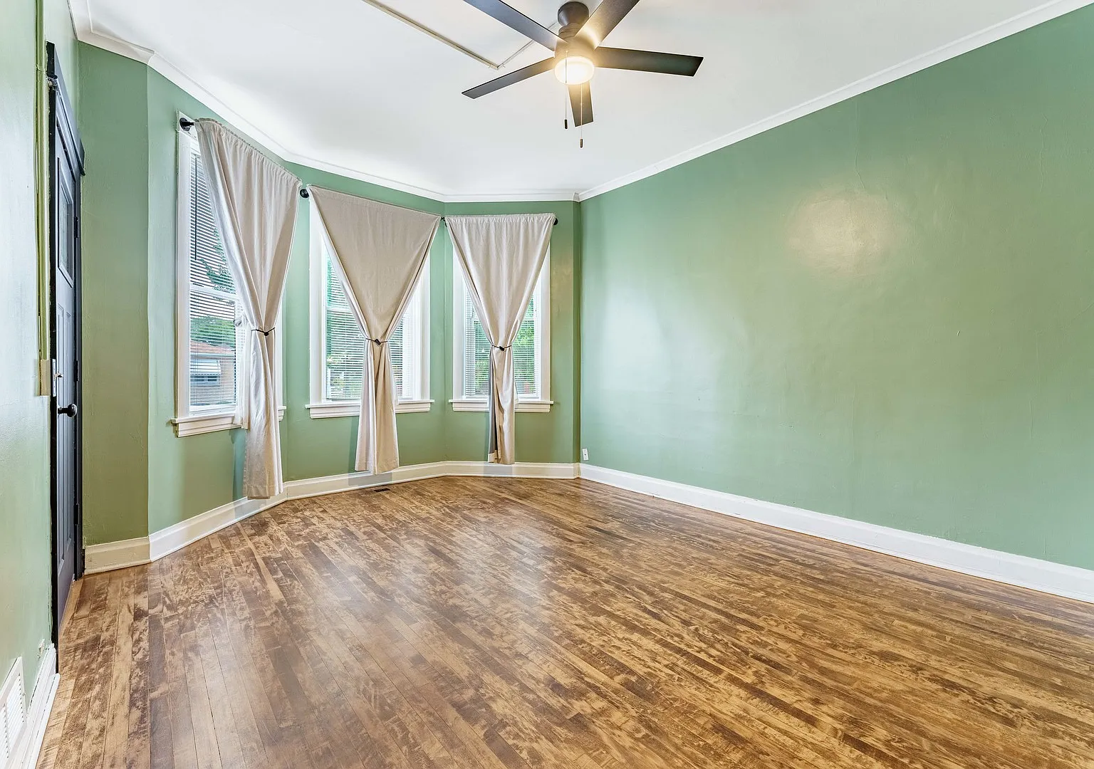 2 bed, 1100 sqft, $2,250 — Photo 2