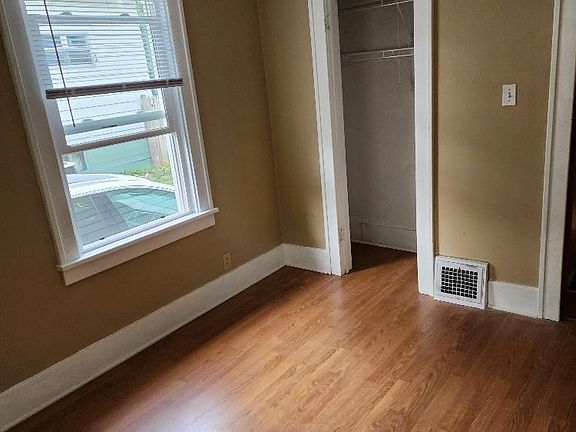 3rd image of 20 Cornwell St