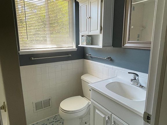 5th image of 280 1st St