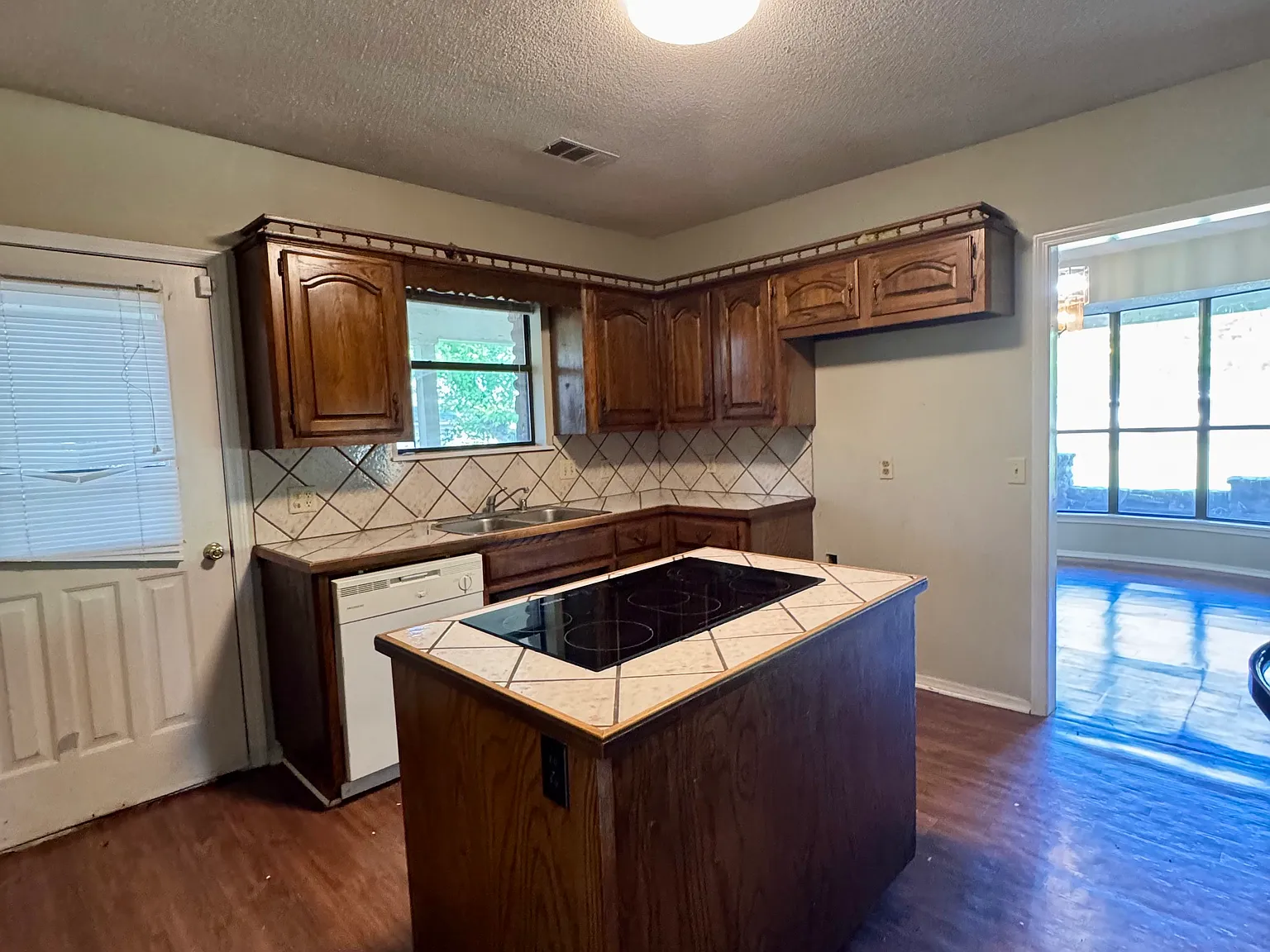 2 bed, 1685 sqft, $950 — Photo 3