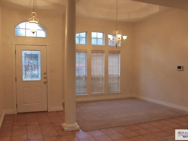 1418 Summerfield Ln — Photo 2