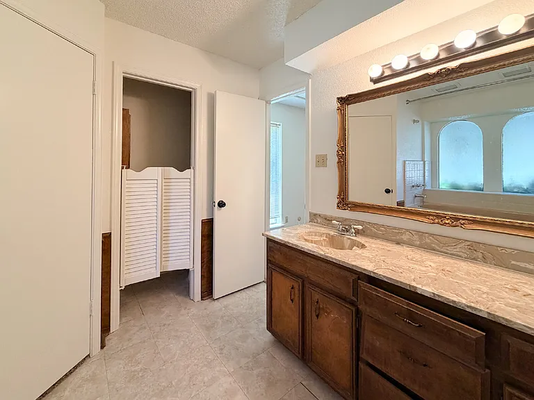 712 Pecan St — Photo 23