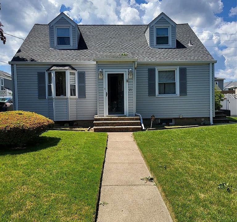 1st image of 21 Woodland Dr