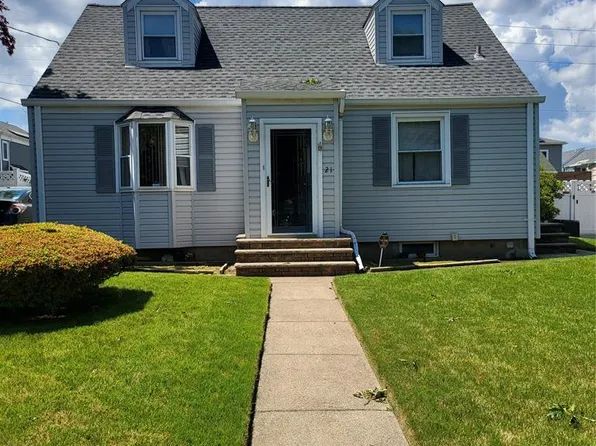 21 Woodland Dr, Hasbrouck Heights, NJ 07604