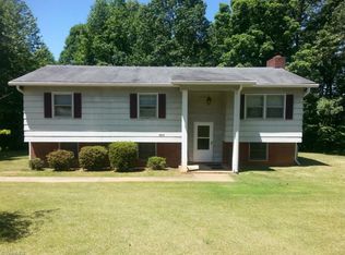 7717 Alandale Ln, Tobaccoville, NC 27050